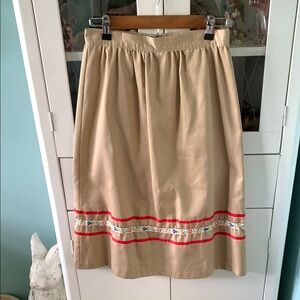 Stonybrook jr sz 11/12 vintage Tan Skirt with Red Accents euc